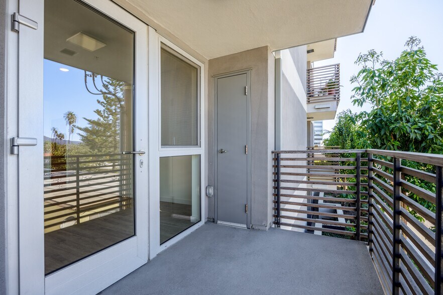More Photos Of 12035 Wilshire Blvd, Los Angeles Apartments For Lease