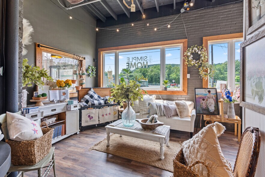 More Photos Of 500 Bridge St, Weissport Restaurant For Sale