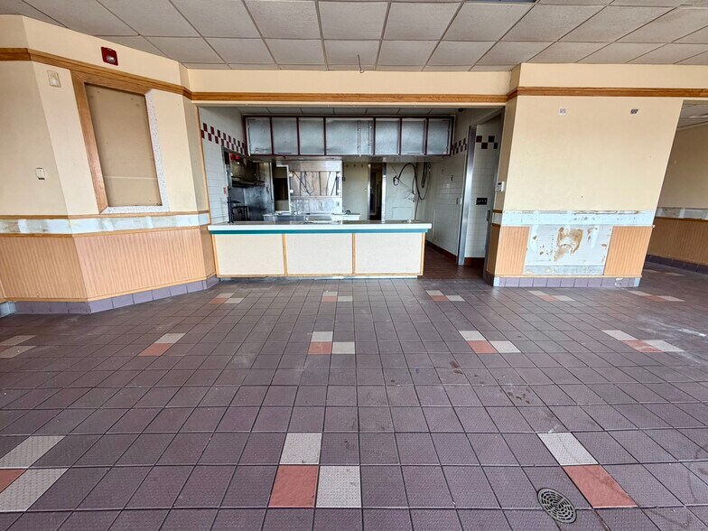 More Photos Of 18902 Northline Rd, Southgate Fast Food For Lease