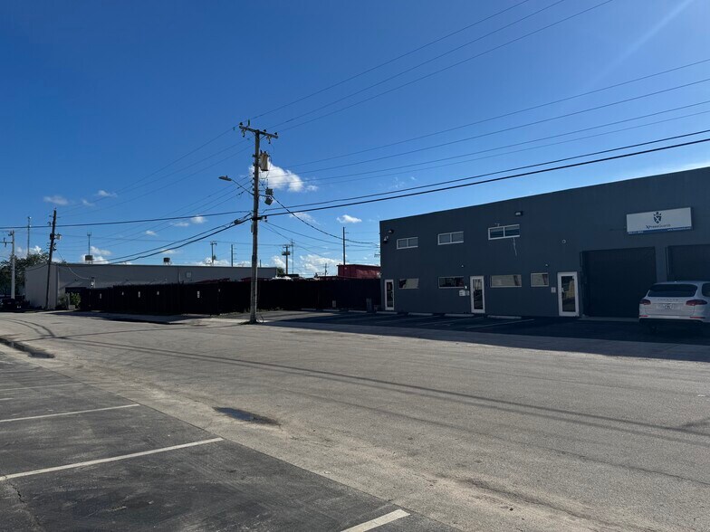 More Photos Of 2200-2208 SW 59th Ave, West Park Warehouse For Sale