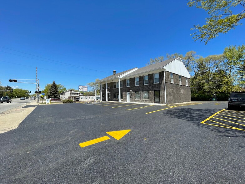 More Photos Of 215 N Waukegan Rd, Lake Bluff Convenience Store For Lease