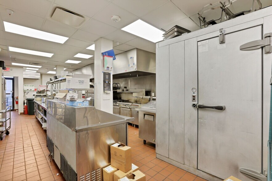 More Photos Of 301 Broadway, Lorain Hotel For Lease
