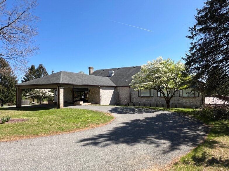 More Photos Of 4166 Lower Saucon Rd, Hellertown Specialty For Sale