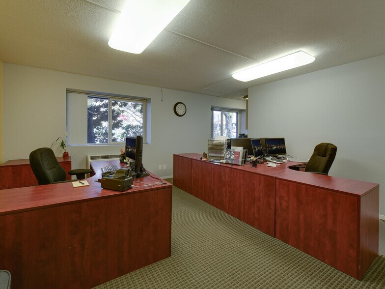 More Photos Of 3939 NE Hancock St, Portland Office For Sale