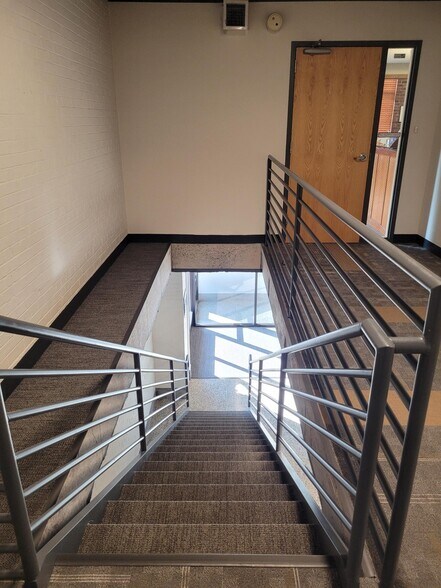 More Photos Of 2200 E Franklin Ave, Minneapolis Office For Lease