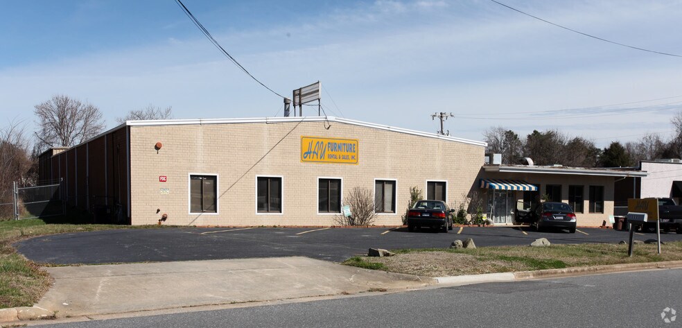 More Photos Of 111 S Walnut Cir, Greensboro Warehouse For Lease