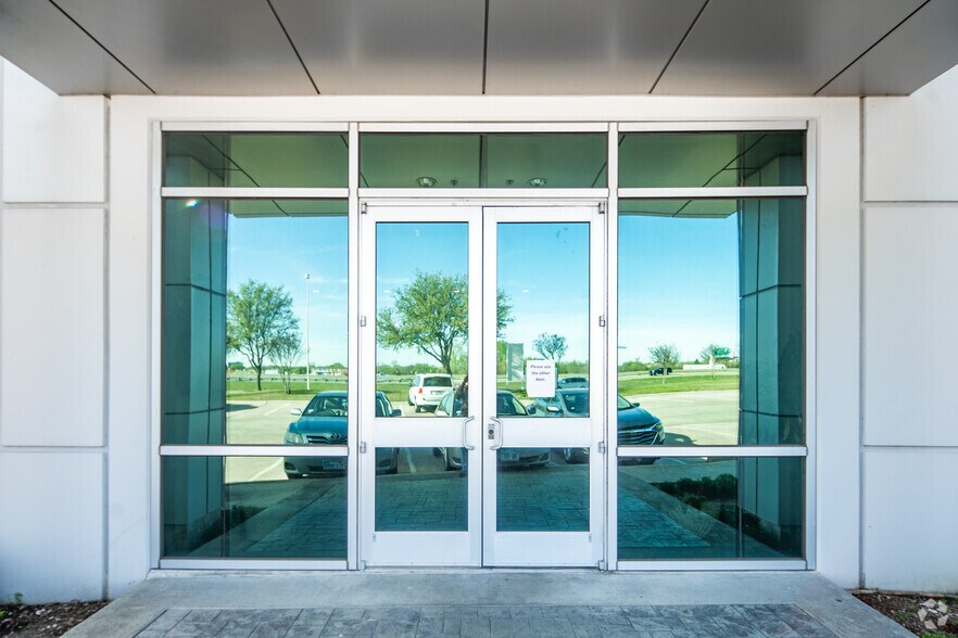 More Photos Of 465 W President George Bush Hwy, Richardson Loft Creative Space For Lease