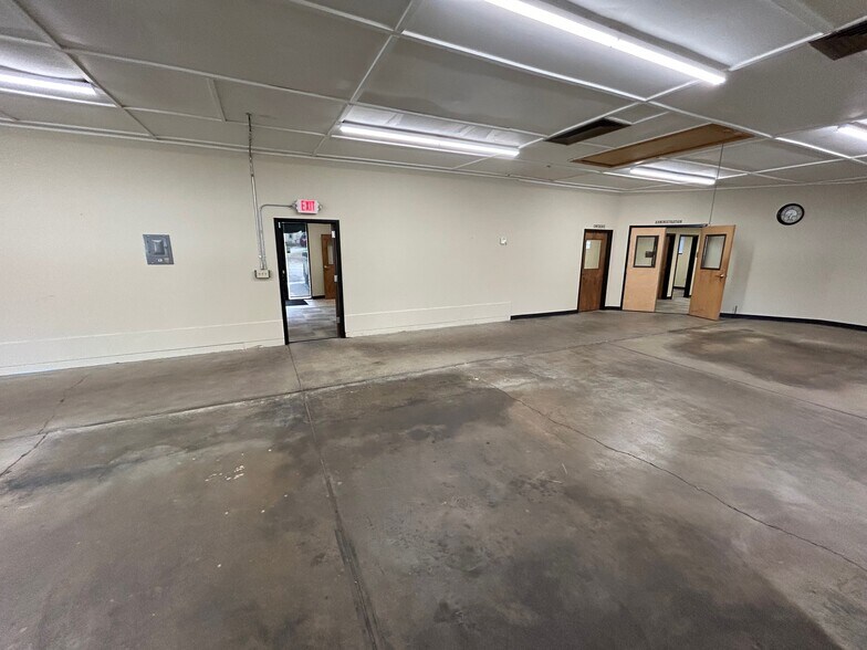 More Photos Of 101 Rathbone Rd, Marietta Flex For Sale