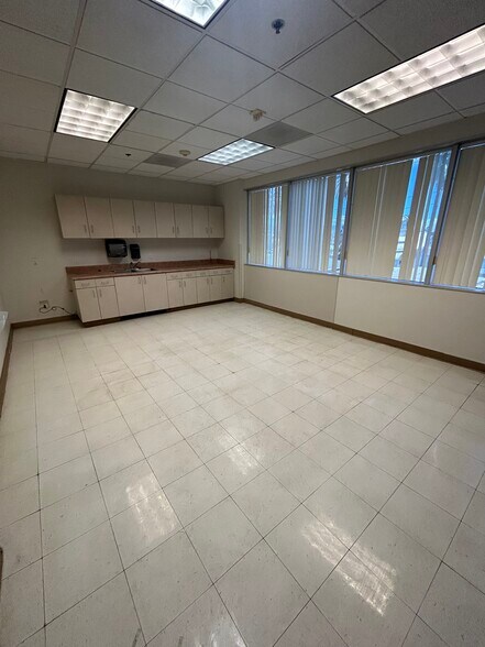 More Photos Of 50 N La Cienega Blvd, Beverly Hills Coworking Space