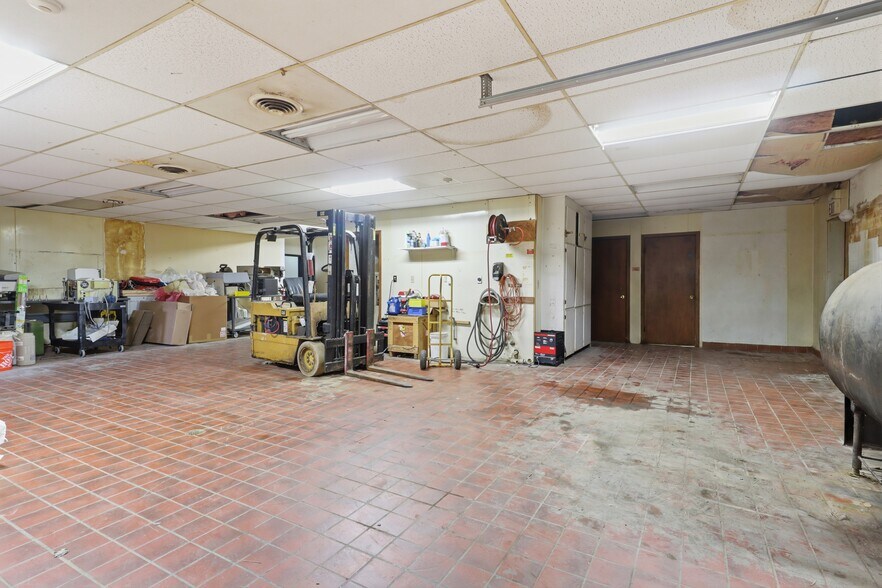 More Photos Of 6614 Lincoln Ave, Lockport Restaurant For Sale