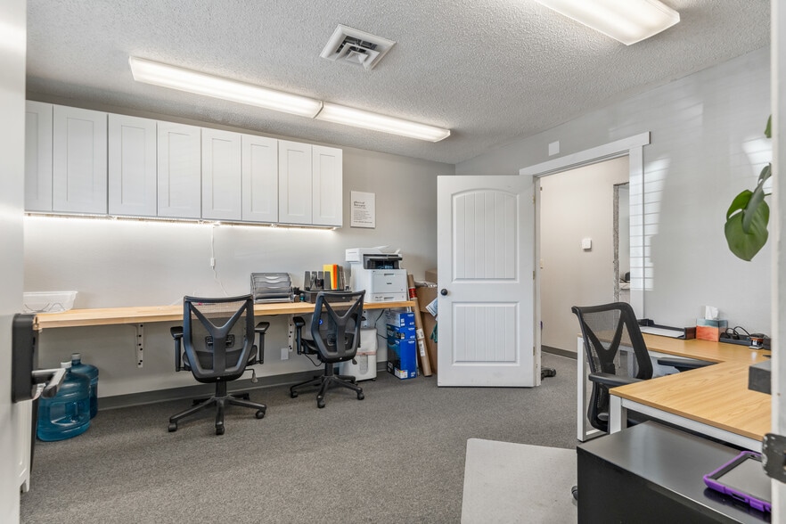 More Photos Of 306 Main St, Dallas Office For Sale