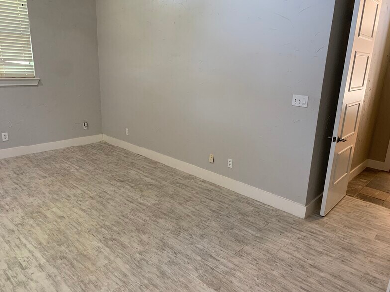 More Photos Of 5518 County Road 126, McKinney Office Residential For Lease