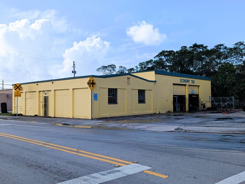 Primary Photo Of 900 25th St, West Palm Beach Auto Repair For Lease