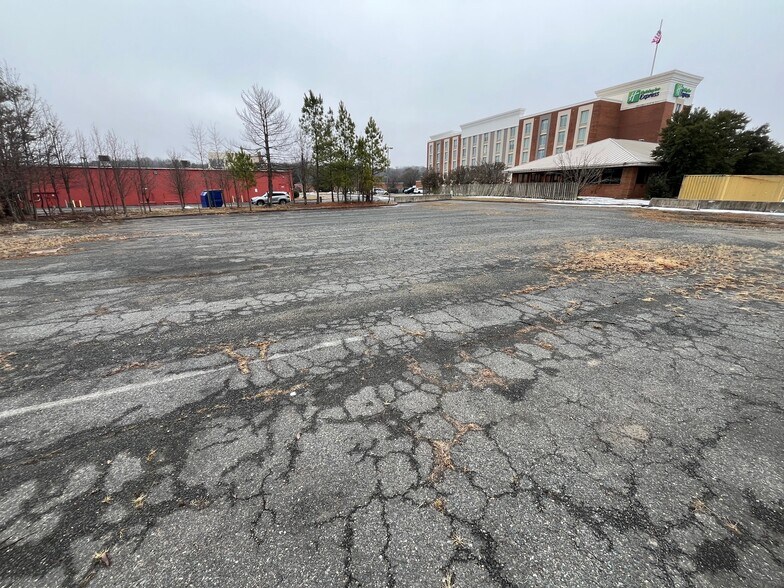 More Photos Of 4904 Southpoint Pky, Fredericksburg Land For Lease