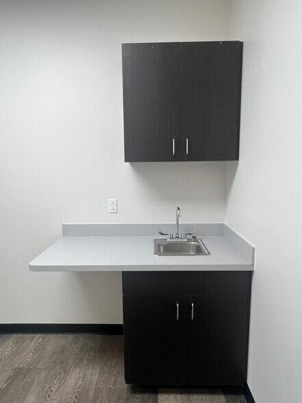 More Photos Of 600 E Amber St, San Antonio Medical For Lease
