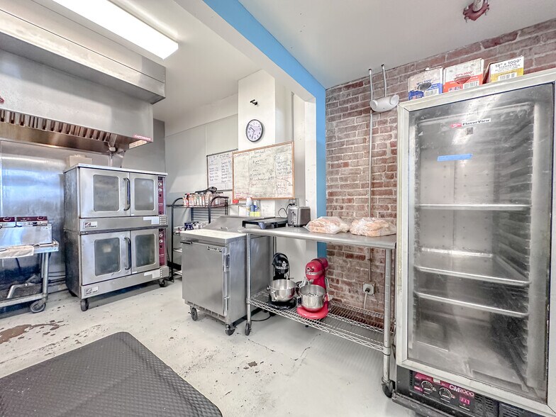 More Photos Of 215 E 2nd St, Bartlesville Auto Repair For Sale