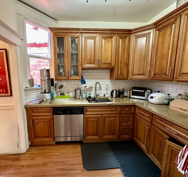 More Photos Of 667 10th St, Oakland Apartments For Sale