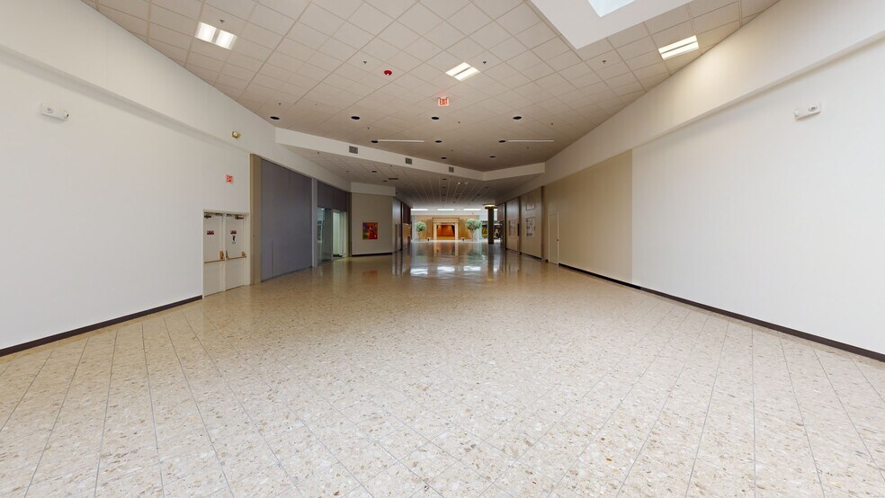 Primary Photo Of 2917 N Vermilion st, Danville General Retail For Sale