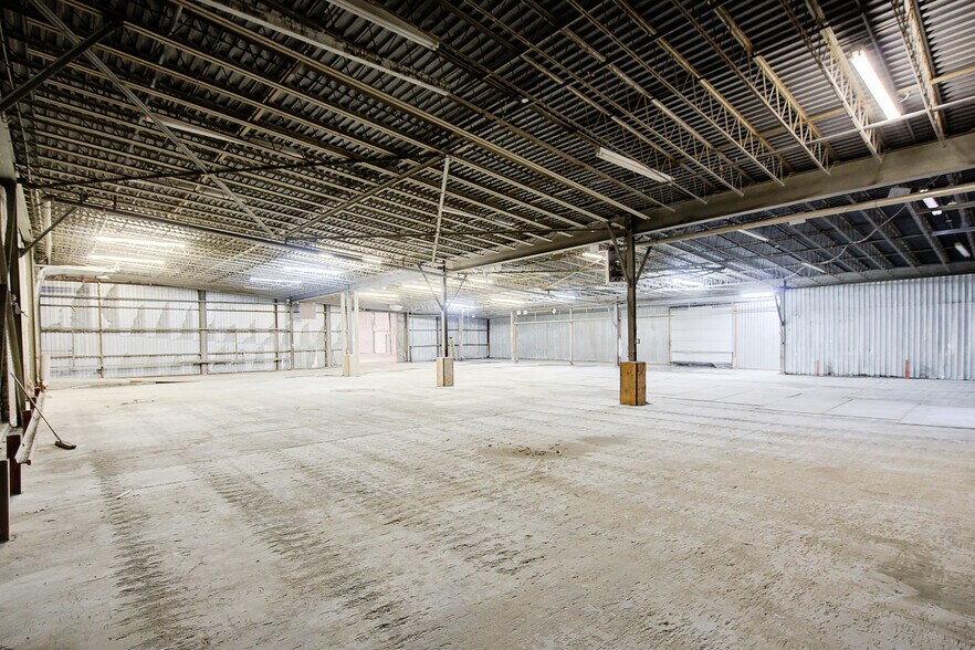 More Photos Of 1375 Rue Brouillette, Saint-hyacinthe Manufacturing For Lease