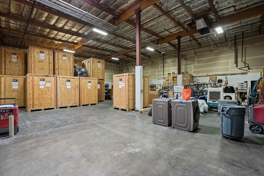 More Photos Of 802-808 Packer Way, Sparks Warehouse For Lease
