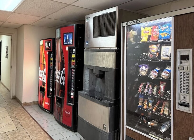 More Photos Of 606 E Lincoln Blvd, Hesston Hotel For Sale