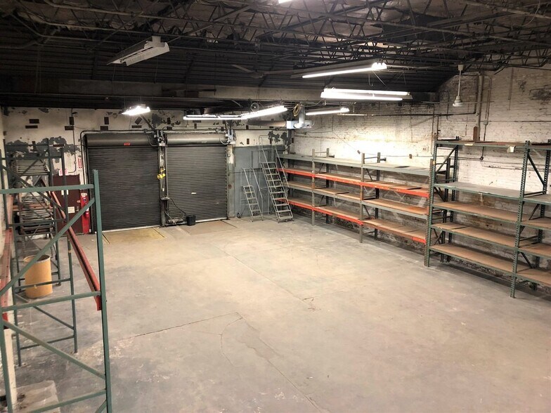 More Photos Of 1715 W Carroll Ave, Chicago Distribution For Lease