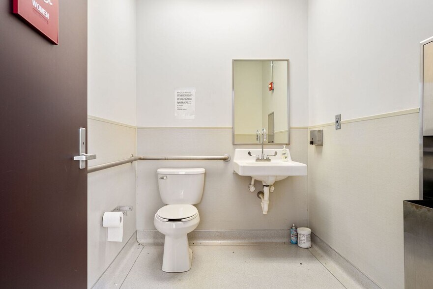 More Photos Of 2800 Diode Ln, Louisville Warehouse For Sale