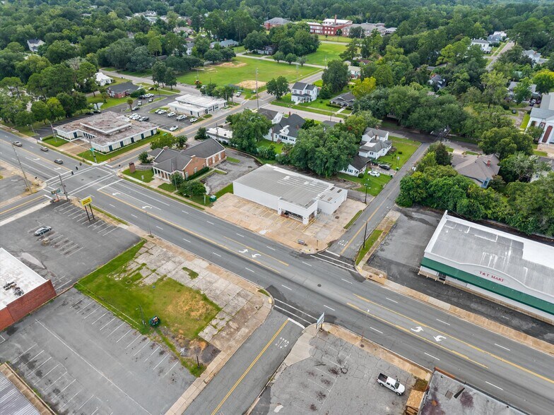 More Photos Of 304 W Jefferson St, Quincy Freestanding For Sale