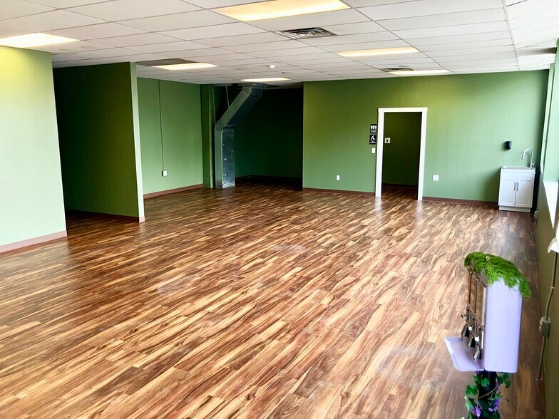 More Photos Of 3147 Delaware Ave, Kenmore Freestanding For Lease