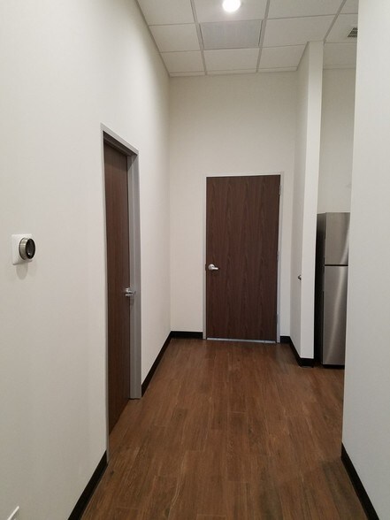 More Photos Of 7515 Oak Bluff Dr, Magnolia Office For Lease