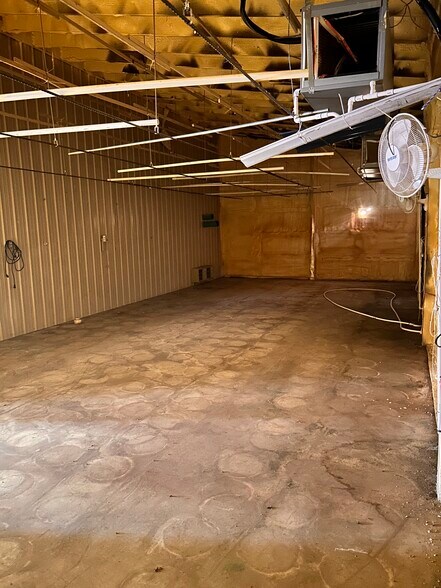 More Photos Of 31511 S Highway 82, Vinita Flex For Lease