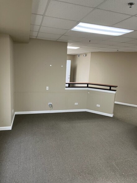 More Photos Of 3341 Hobson Rd, Woodridge Unknown For Lease