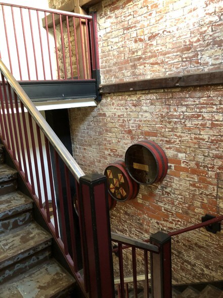 More Photos Of 31505 Grand River Ave, Farmington Research And Development For Sale