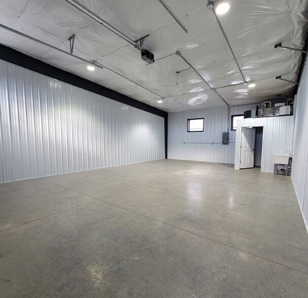 More Photos Of 2975 Heartland Dr, Grand Forks Flex For Lease