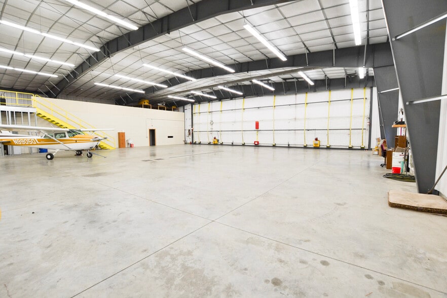 More Photos Of 113 Gulf Stream dr, Lewistown Service For Sale