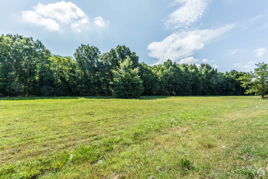 More Photos Of NEC Shelby Dr. at Hacks Cross, Memphis Land For Lease