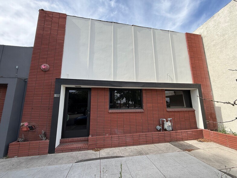More Photos Of 1811 W Magnolia Blvd, Burbank Office For Lease