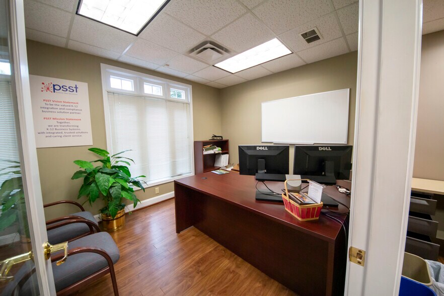 More Photos Of 303 Middletown Pky, Louisville Office For Lease