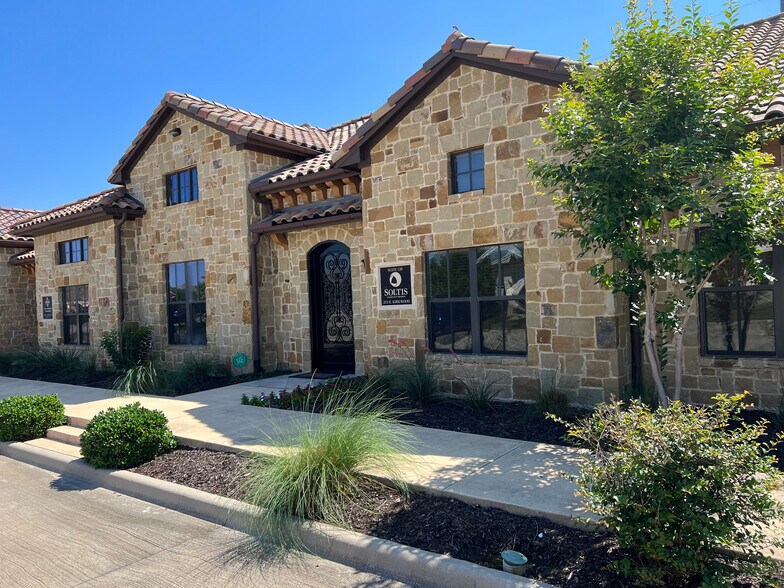 More Photos Of 2131 E Kirkwood Blvd, Southlake Office For Lease