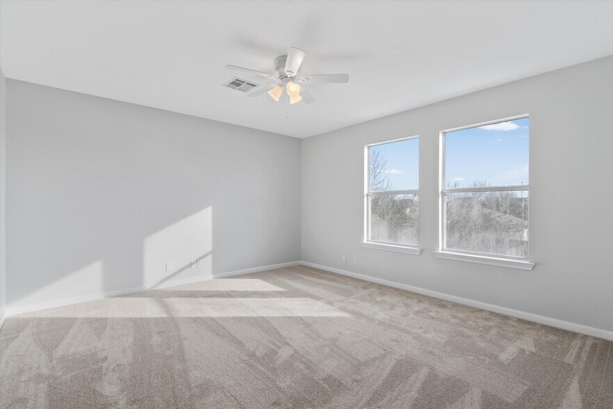 More Photos Of 113 Holmstrom St, Hutto Specialty For Sale