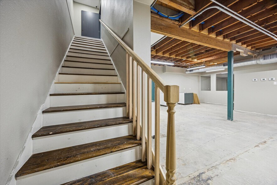 More Photos Of 4901 Yale St, Houston Office For Sale