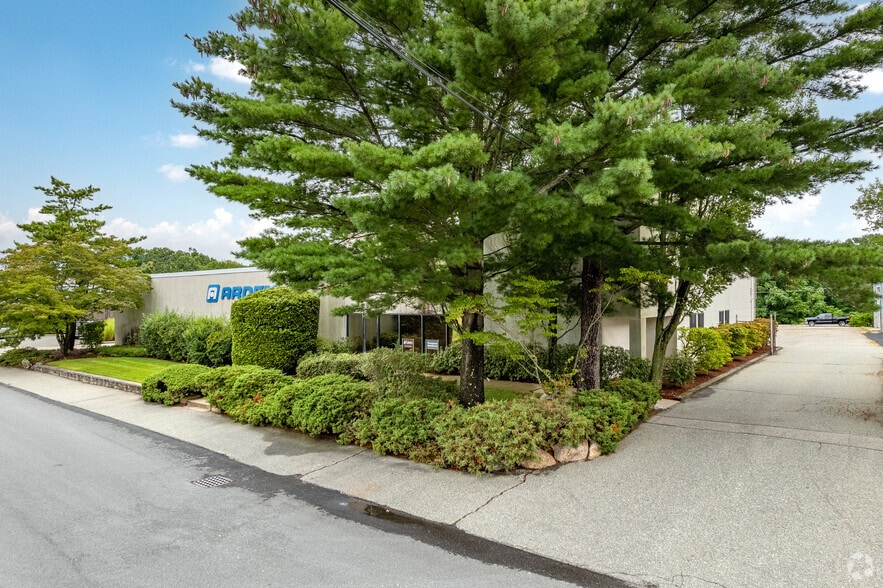 More Photos Of 60 Taylor Dr, Rumford Manufacturing For Lease