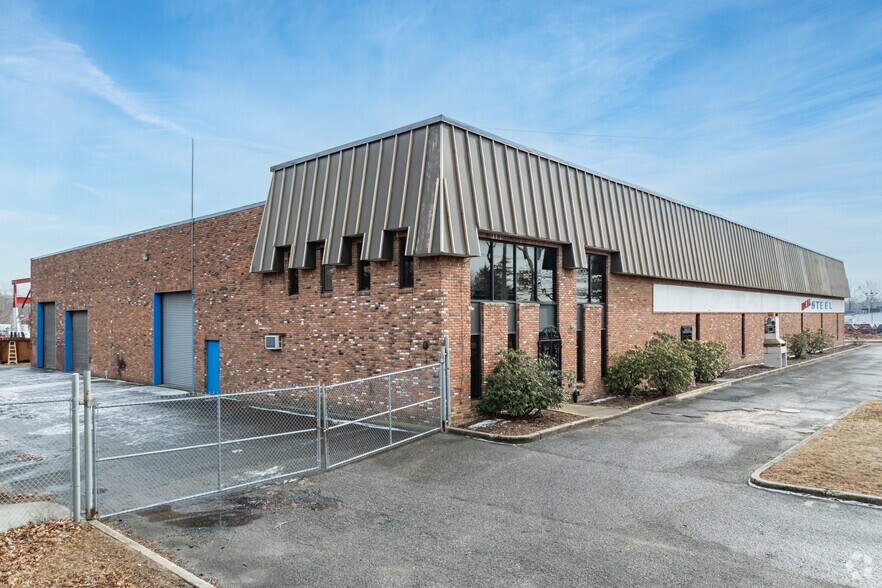 More Photos Of 87 Arlington Ave, Saint James Warehouse For Lease