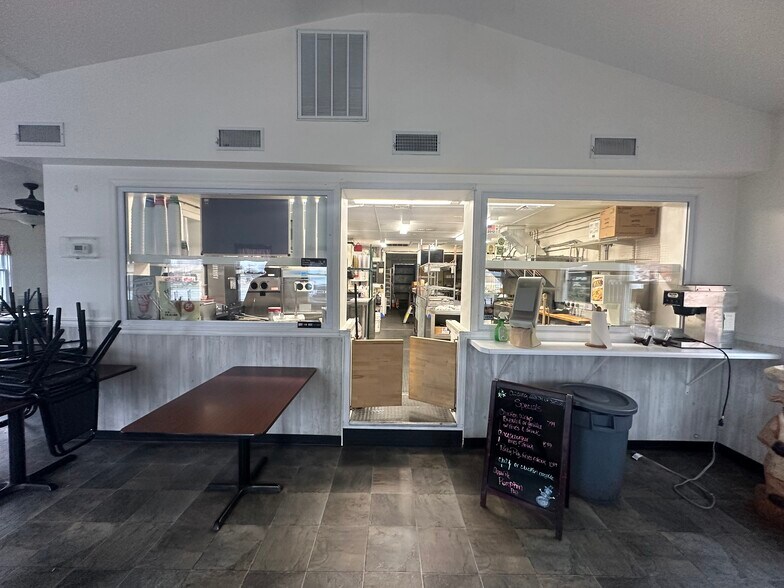 More Photos Of 811 W Findlay St, Carey Restaurant For Sale