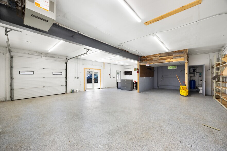 More Photos Of 233 Wilbraham St, Palmer Freestanding For Sale