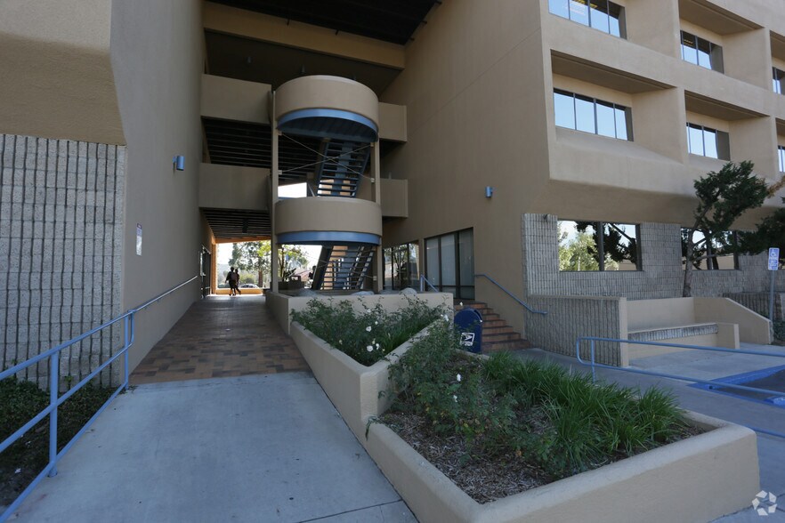 More Photos Of 1600 E Florida Ave, Hemet Office For Lease