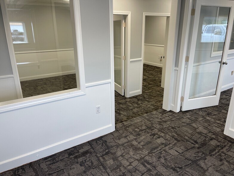 More Photos Of 246 S Meadow Rd, Plymouth Flex For Lease