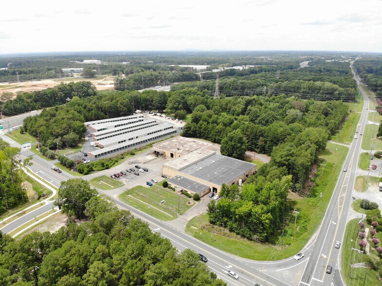 More Photos Of 11601 Hambright Rd, Huntersville Manufacturing For Lease