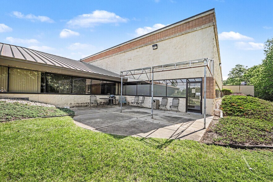 More Photos Of 401 W Morgan Rd, Ann Arbor Research And Development For Sale