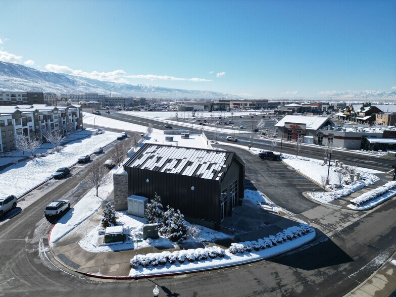 More Photos Of 1067 Grand Ave, Farmington Storefront Retail Office For Sale